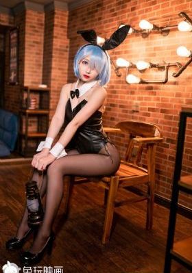 兄妹看电视时当着父母_蓝光手机免费观看完整